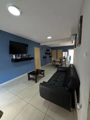 Una televisión o centro de entretenimiento en Villa Estelar Romero Bahia