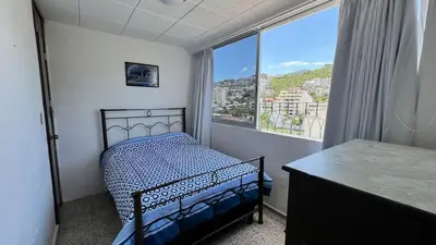 Cama o camas de una habitación en Departamento con vista al mar y campo de Golf