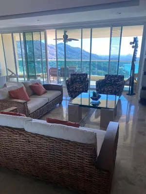Plano de Luxury penthouse with ocean view and pool