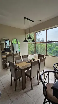 Una televisión o centro de entretenimiento en Departamento acogedor