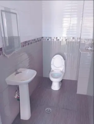 Un baño de Edificio Confort