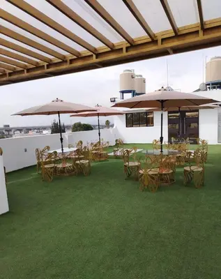 Un restaurante o sitio para comer en Edificio Confort
