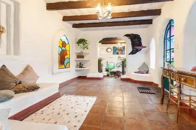 Zona de estar de Casa Gaudí en Tepoztlán