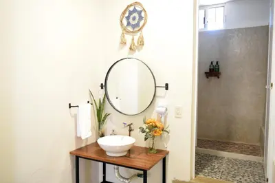 Un baño de Casa Macuil Punta Zicatela