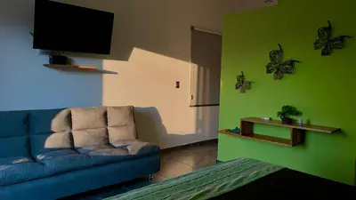 Una televisión o centro de entretenimiento en Houzze Plety