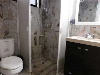 Un baño de Hospedaje GNP & Autódromo