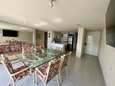 Una cocina o zona de cocina en Hermoso departamento en condominio de Costa Azul