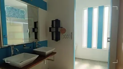 Un baño de Beach-style house near the sea