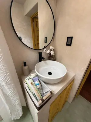 Un baño de Casita de pueblo, Cercana a los Volcanes
