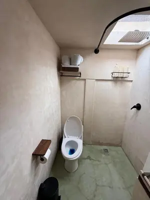 Un baño de Casita de pueblo, Cercana a los Volcanes