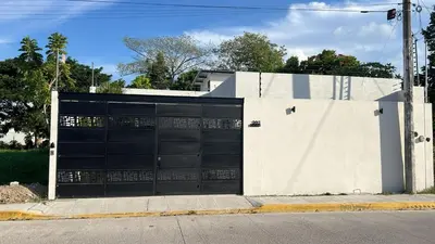 Edificio en el que se encuentra la habitación en casa particular