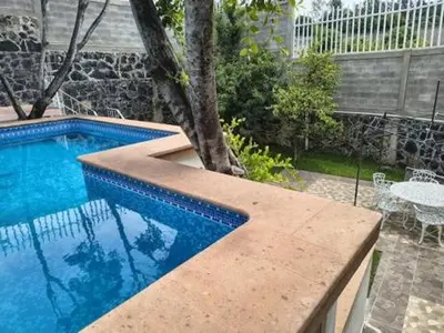 Piscina en o cerca de Casa Marcy, casa nueva con alberca y tres recamaras