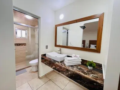 Un baño de Quinta Candela Hotel