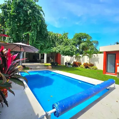 Piscina en o cerca de Burgos Cuernavaca Pool Terrace & Garden