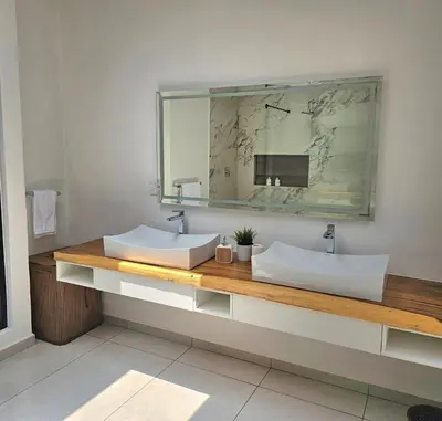 Un baño de Burgos Cuernavaca Pool Terrace & Garden