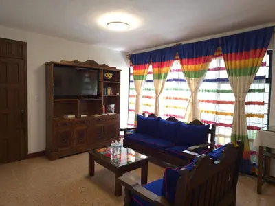 Una televisión o centro de entretenimiento en Sofia Margarita B&B