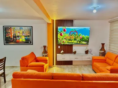 Una televisión o centro de entretenimiento en Mi bello Zacatlán-Suite Manzana Delicia