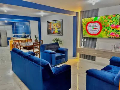 Una televisión o centro de entretenimiento en Mi bello Zacatlán-Suite Manzana Peruana