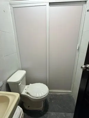 Un baño de Departamento completo bien ubicado