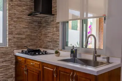 Una cocina o zona de cocina en Galerias Oaxaca Suites