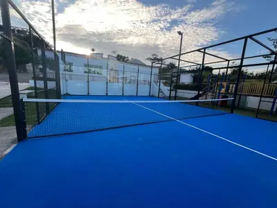 Instalaciones para jugar a tenis o squash en Villa 25 Piedra Fina o alrededores