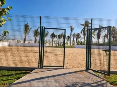 Instalaciones para jugar a tenis o squash en Depa MAJUM Aries o alrededores