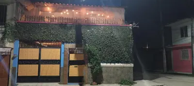 Edificio en el que se encuentra la habitación en casa particular