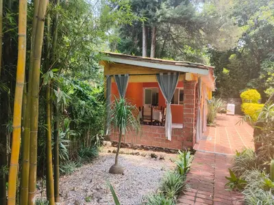 Jardín al aire libre en Portal Azahualco Bungalow 1 close to the mountain