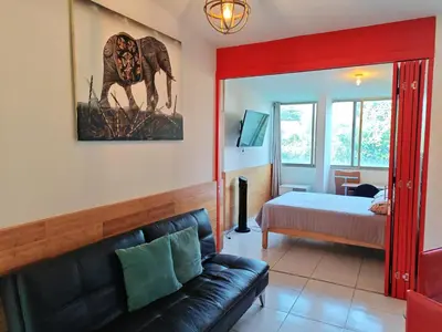 Cama o camas de una habitación en Loft lujo estilo y diseño, alberca, Cuernavaca somos los únicos en ofrecerte 2 jacuzzis tipo Spa con agua caliente y sistema de hidromasaje, alberca con calefacción ecológica, amplia cama de alberca, 3 pantallas, terraza privada con asador de carbon, WiFi