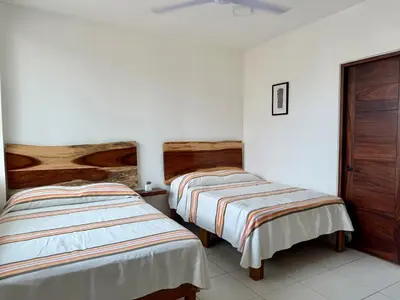 Cama o camas de una habitación en Comfortable Apt near the Beach