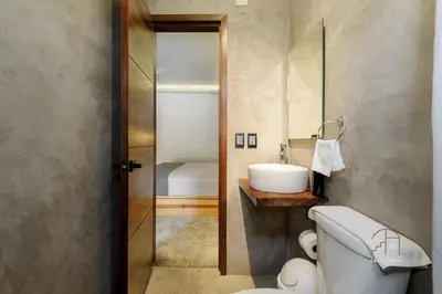 Un baño de Beautiful Remodeled Studio In The Center La Punta