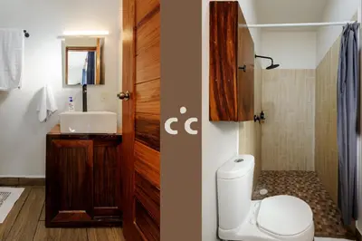 Un baño de Casa del Angel Tomatal, a beachfront house