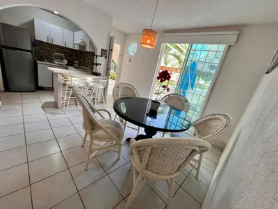 Una cocina o zona de cocina en Departamento planta baja en la laguna