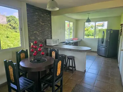 Una cocina o zona de cocina en Preciosa casa para Descanso en Tequesquitengo