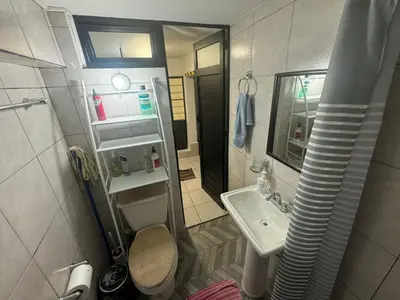 Un baño de Departamento céntrico puerta calle con 47 amenidades