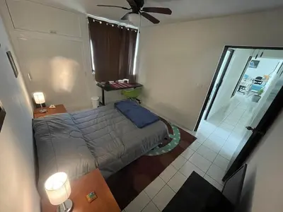 Cama o camas de una habitación en Departamento céntrico fácil acceso, 45 amenidades
