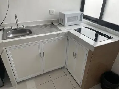 Una cocina o zona de cocina en Departamento céntrico fácil acceso, 45 amenidades