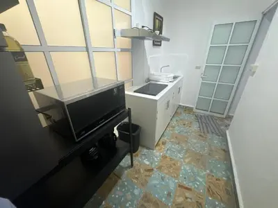 Una cocina o zona de cocina en Casa céntrica retro-moderna con 46 amenidades 