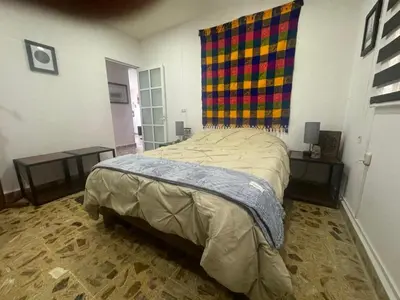 Cama o camas de una habitación en Casa céntrica retro-moderna con 46 amenidades 