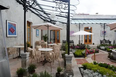 Jardín al aire libre en Por los Siglos de los Siglos Hotel