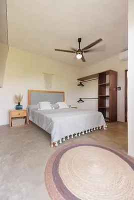 Cama o camas de una habitación en Cozy 2BR Apto Terrace, Pool & AC Steps from Beach