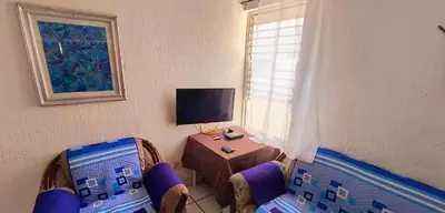 Una televisión o centro de entretenimiento en Vista a la bahia de Acapulco - Departamento para grupos de hasta 8 huéspedes
