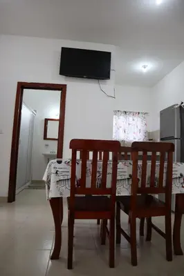 Una televisión o centro de entretenimiento en Villa Ema en Villas Camino Real cerca de las dunas de Chachalacas