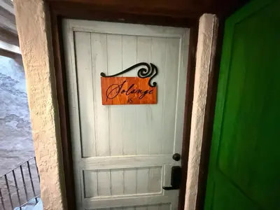 Certificado, premio, señal o documento que está expuesto en Solange Suite en ValQuirico