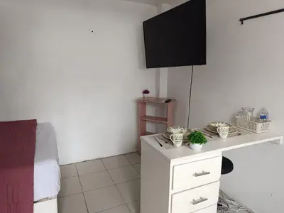 Una televisión o centro de entretenimiento en Suite 106 Cordoba, Centro con Estacionamiento