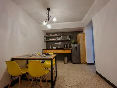 Una cocina o zona de cocina en Two-bedroom apartment with AC in the center Oaxaca