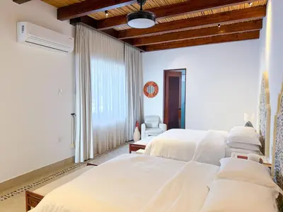 Cama o camas de una habitación en Casa Calixta Oceanfront Luxury home