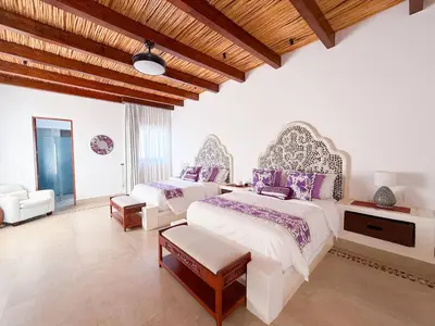 Cama o camas de una habitación en Casa Calixta Oceanfront Luxury home