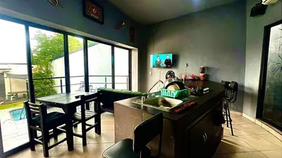Una televisión o centro de entretenimiento en Casa con alberca en Morelos