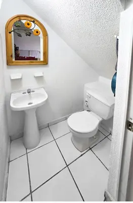 Un baño de Casa Chinelo Alberca Wifi cerca hospital ISSSTE UTEZ DIEZ